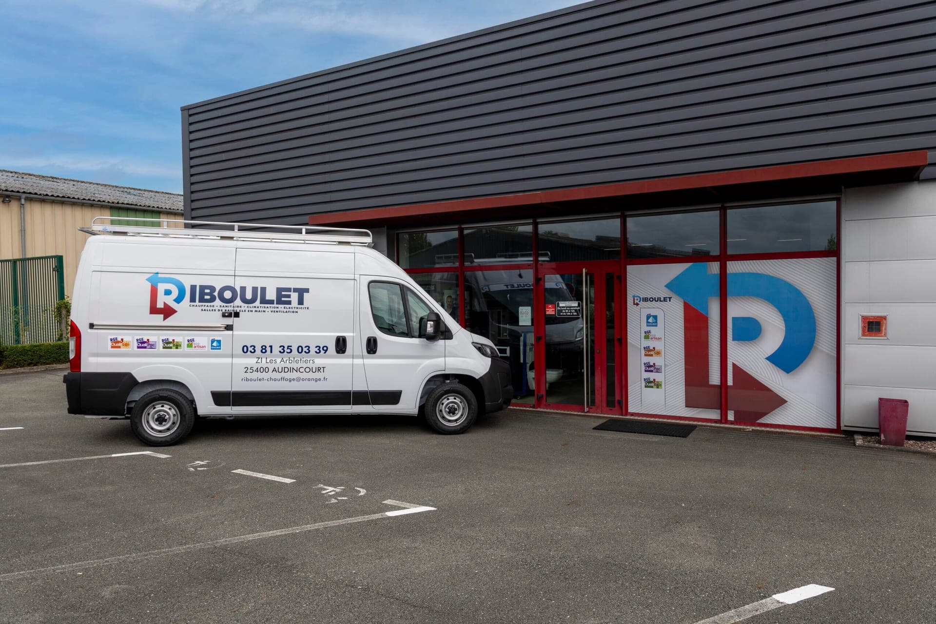 Locaux et véhicule SARL Riboulet à Audincourt
